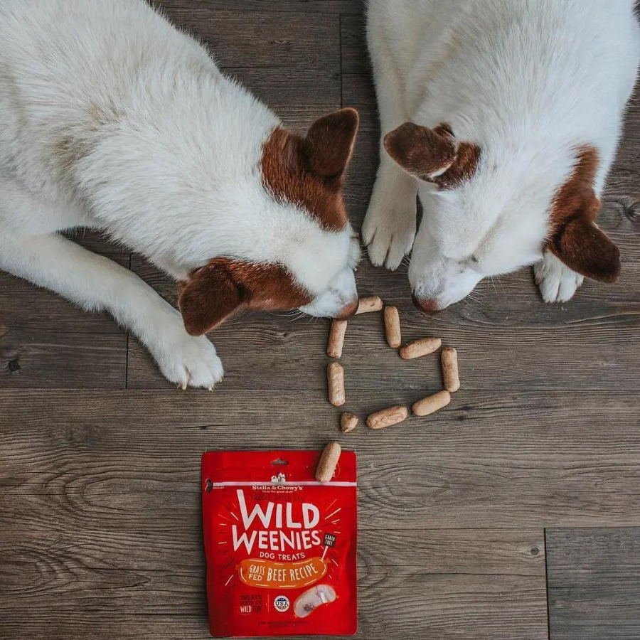 Stella & Chewy's Wild Weenies Grass-Fed Beef Recipe Freeze-Dried Dog Treats 3.25 oz - Mutts & Co.