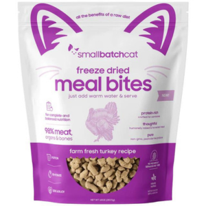 Small Batch Freeze Dried Turkey Bites Meal Cat Food 10 oz - Mutts & Co.